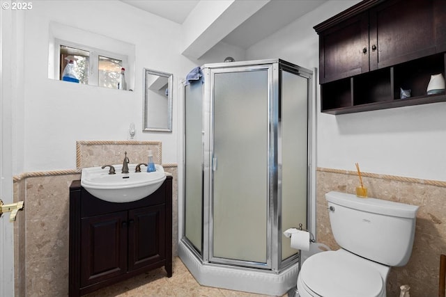 165 Lynn Ct, Winchester, OR 97495 - bathroom with crown molding, wood finished floors, ceiling fan, and baseboards