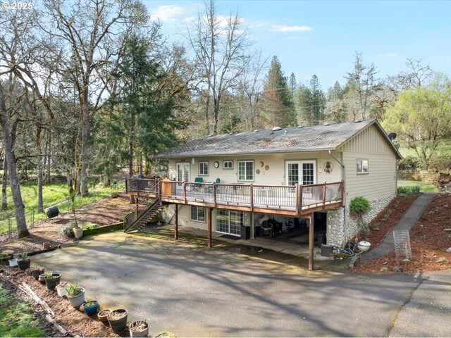 165 Lynn Ct, Winchester, OR 97495 - living room with wood finished floors, a ceiling fan, and baseboards