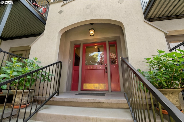 entrance to property with stucco siding