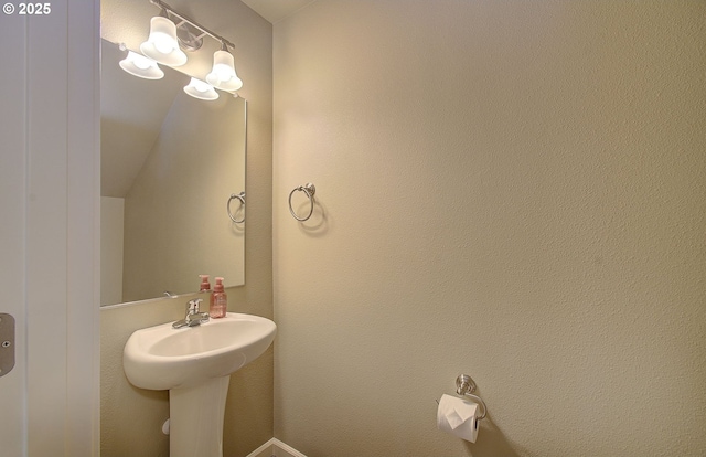 9513 NE 73rd St, Vancouver, WA 98662 - bathroom with lofted ceiling