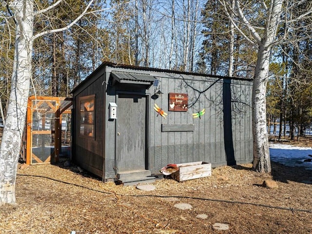 view of outbuilding featuring an outbuilding