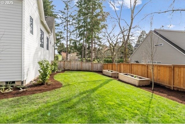view of yard featuring a vegetable garden