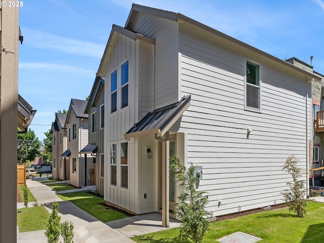 66 NE Stanton St, Portland, OR 97212 - view of home's exterior with a yard