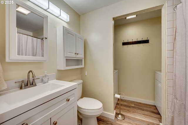4075 A Loop, Washougal, WA 98671 - bathroom with wood finished floors, toilet, vanity, curtained shower, and baseboards