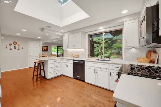 2002 Kimberly Dr, Eugene, OR 97405 - kitchen featuring stainless steel dishwasher, a peninsula, a sink, backsplash, and a breakfast bar area