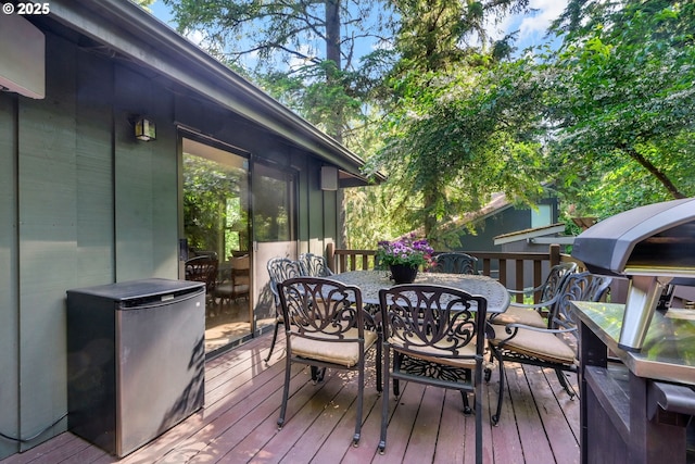2002 Kimberly Dr, Eugene, OR 97405 - deck featuring outdoor dining space