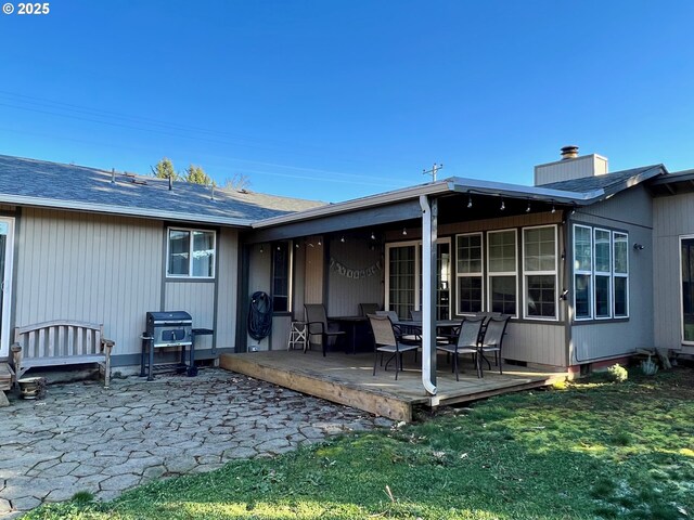 view of yard featuring a patio area