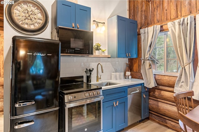 kitchen with blue cabinets, sink, decorative backsplash, and black appliances