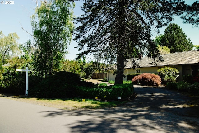 13092 Amber Pl, Lake Oswego, OR 97034 - view of front facade featuring asphalt driveway and stucco siding
