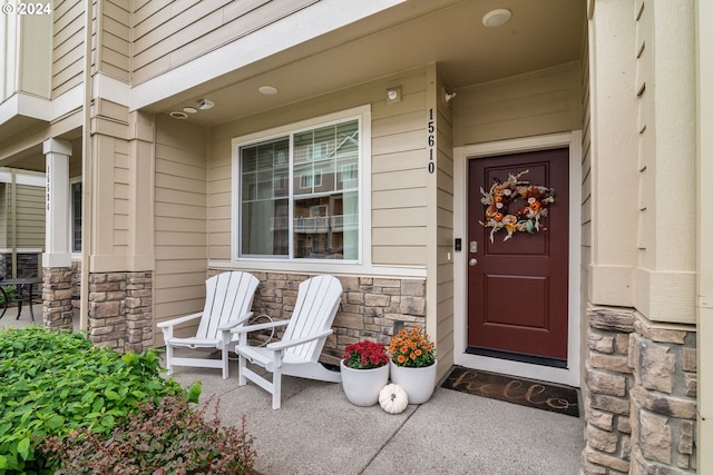 entrance to property with covered porch