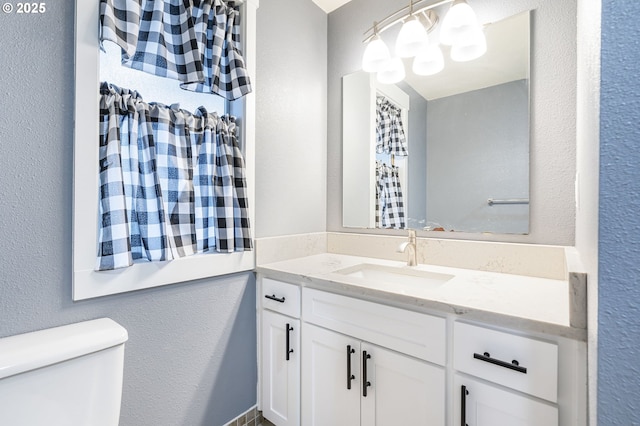 5219 Spring Leaf Ct N, Keizer, OR 97303 - bathroom featuring vanity, a chandelier, and a textured wall