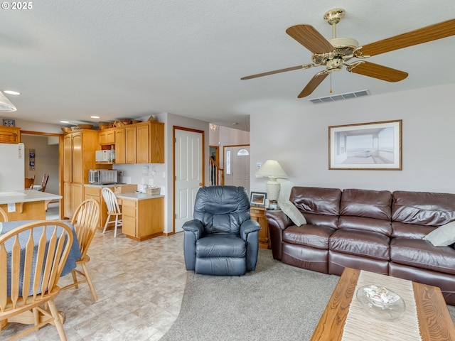 1136 S Pine St, Canby, OR 97013 - living room with ceiling fan and recessed lighting