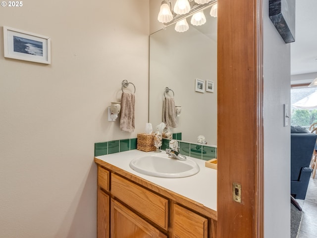 1136 S Pine St, Canby, OR 97013 - bathroom with vanity