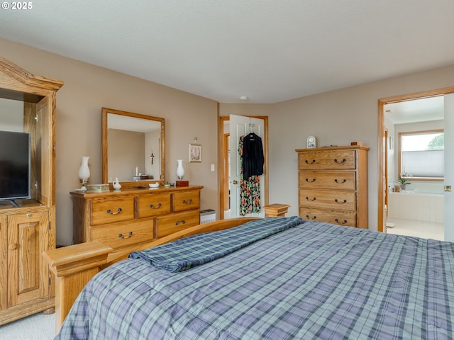 1136 S Pine St, Canby, OR 97013 - bedroom featuring ensuite bath and a closet