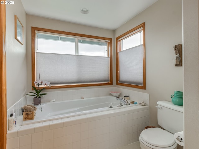 1136 S Pine St, Canby, OR 97013 - full bath with toilet and a bath