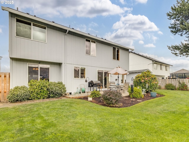1136 S Pine St, Canby, OR 97013 - rear view of house with a patio