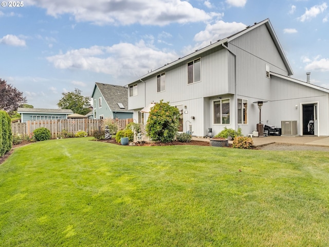 1136 S Pine St, Canby, OR 97013 - back of property with a patio area