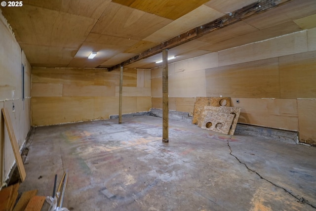 16170 Mcbee Rd, Dallas, OR 97338 - unfinished below grade area featuring wood walls