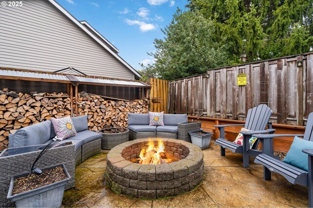 28575 SW Sandalwood Dr, Wilsonville, OR 97070 - fenced backyard with a patio and an outdoor living space with a fire pit