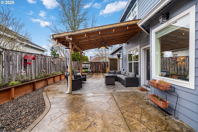 view of patio featuring outdoor lounge area, a fenced backyard, and a ceiling fan