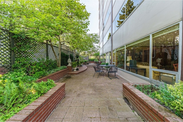 2323 SW Park Pl Unit 106, Portland, OR 97205 - view of patio featuring outdoor dining space and a fenced backyard