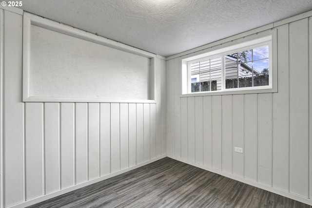 1262 Kalmia St, Junction City, OR 97448 - spare room featuring dark wood-style flooring, a textured ceiling, and baseboards