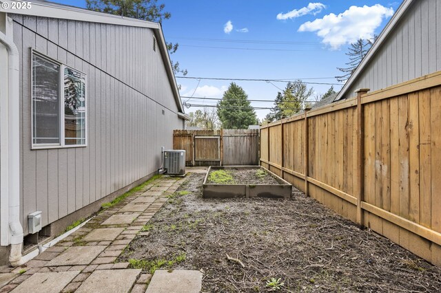 263 Ferndale Dr, Eugene, OR 97404 - fenced yard with a garden and central AC