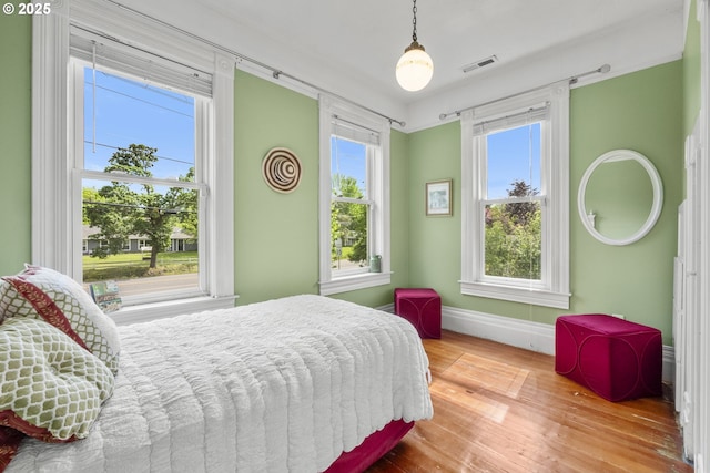 1067 Oak St, Silverton, OR 97381 - bedroom featuring wood-type flooring and baseboards