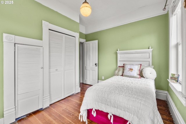 1067 Oak St, Silverton, OR 97381 - bedroom with hardwood / wood-style flooring, a closet, and baseboards