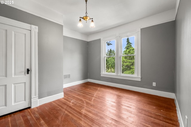 1067 Oak St, Silverton, OR 97381 - unfurnished room featuring wood-type flooring, baseboards, and a chandelier