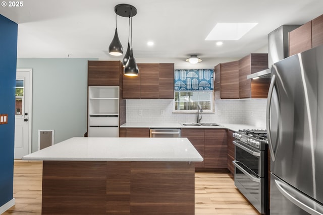 1067 Oak St, Silverton, OR 97381 - kitchen with stainless steel appliances, a sink, a skylight, modern cabinets, and a center island