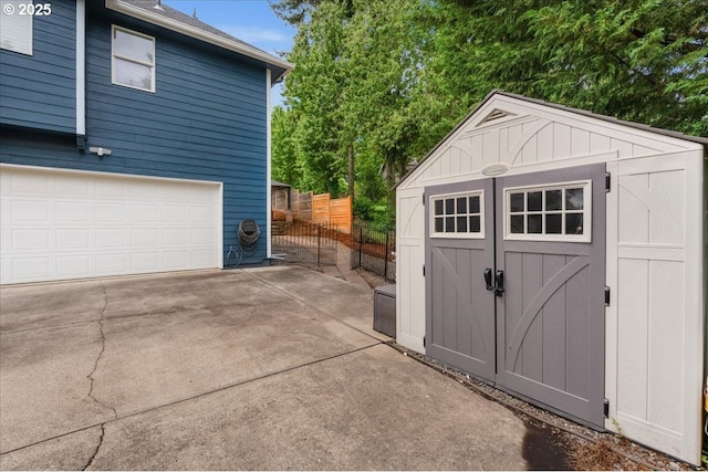 1498 Cathlamet Ct, Salem, OR 97304 - garage with a storage unit and concrete driveway