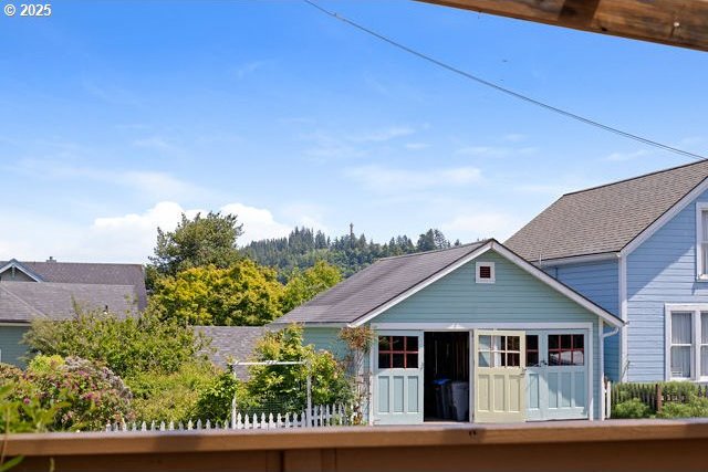 719 6th St, Astoria, OR 97103 - back of house featuring an outdoor structure