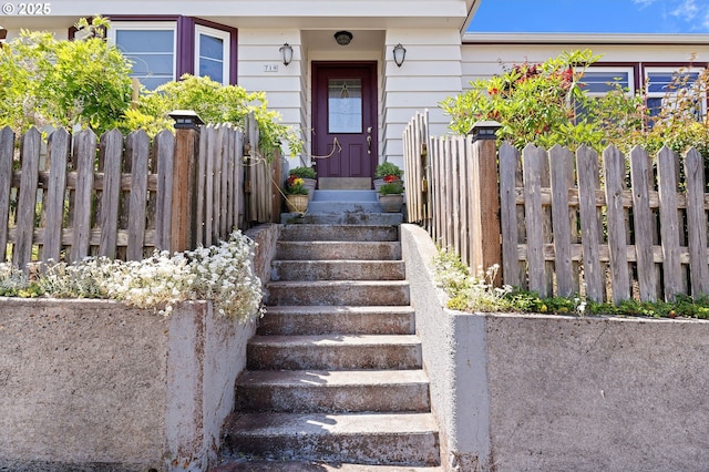 719 6th St, Astoria, OR 97103 - view of property entrance