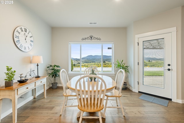847 Pebble Crk St, Sutherlin, OR 97479 - dining room featuring light wood finished floors, baseboards, and a mountain view