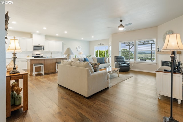 847 Pebble Crk St, Sutherlin, OR 97479 - living room with ceiling fan, recessed lighting, wood finished floors, and baseboards