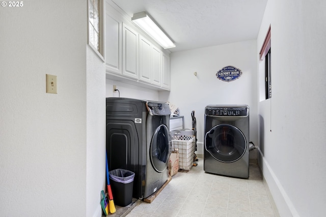 laundry area featuring cabinet space, baseboards, and independent washer and dryer