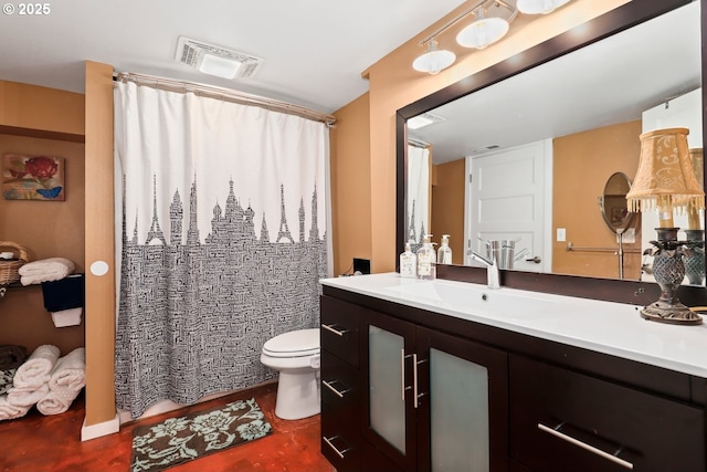 44409 SW Knight Rd, Gaston, OR 97119 - full bathroom featuring toilet, vanity, and curtained shower