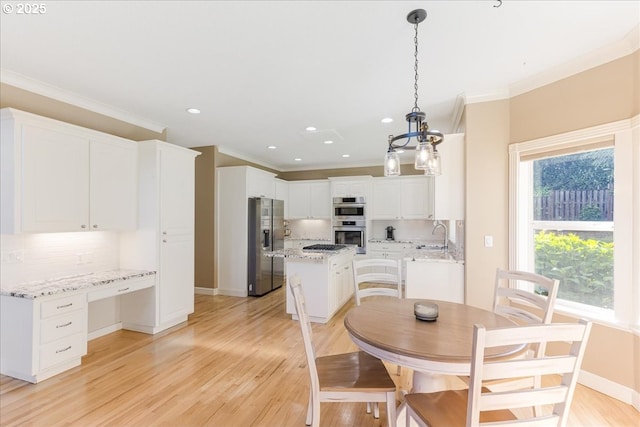 980 SW 7th St, Dundee, OR 97115 - dining room featuring ornamental molding, light wood finished floors, recessed lighting, built in desk, and a chandelier
