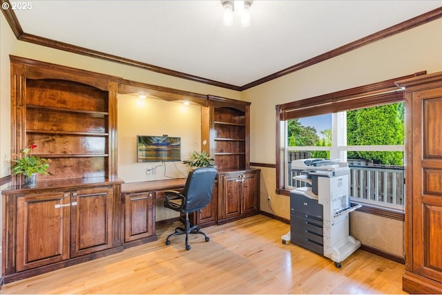 980 SW 7th St, Dundee, OR 97115 - office area featuring light wood-style flooring, ornamental molding, and built in features