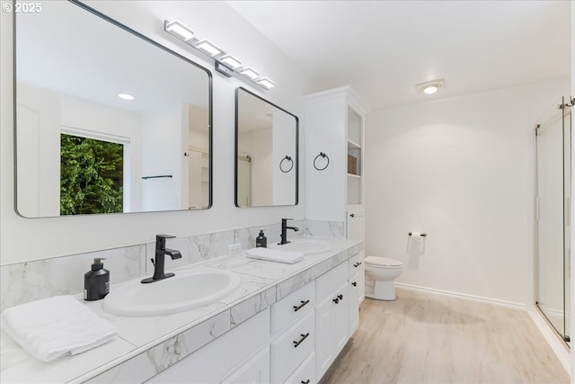 980 SW 7th St, Dundee, OR 97115 - full bath featuring double vanity, a shower with shower door, and wood finished floors