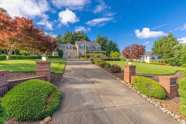 980 SW 7th St, Dundee, OR 97115 - traditional-style house with a front lawn