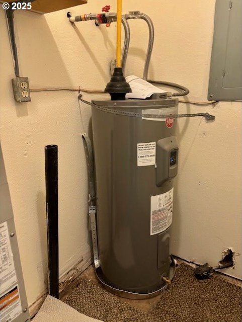 202/204 NW 14th St, Pendleton, OR 97801 - utility room featuring electric water heater and electric panel