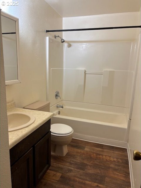 202/204 NW 14th St, Pendleton, OR 97801 - bathroom featuring wood finished floors, shower / bath combination, toilet, and vanity