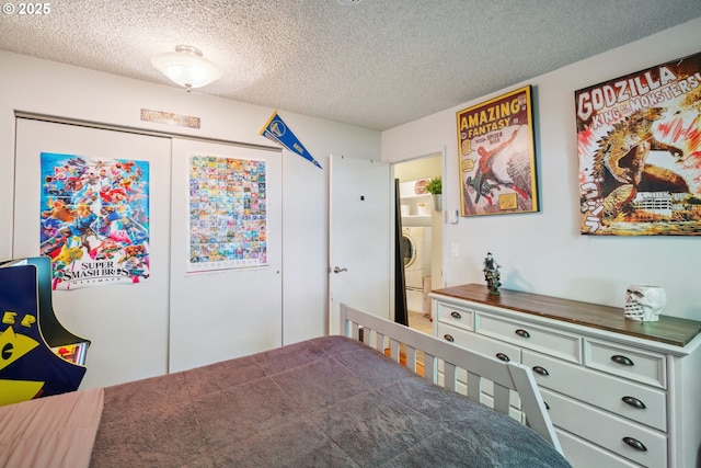2818 Treetop Ln, West Linn, OR 97068 - bedroom featuring a textured ceiling, a closet, and washer / dryer