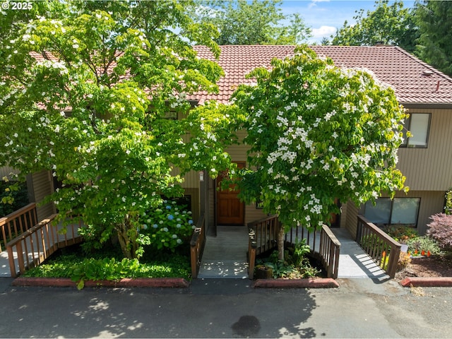 2818 Treetop Ln, West Linn, OR 97068 - townhome / multi-family property featuring a tiled roof