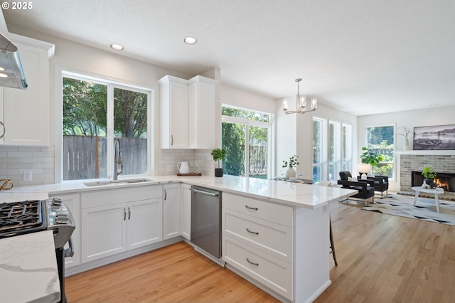 14067 Chatham Ct, Lake Oswego, OR 97035 - kitchen with dishwasher, open floor plan, a peninsula, white cabinetry, and recessed lighting