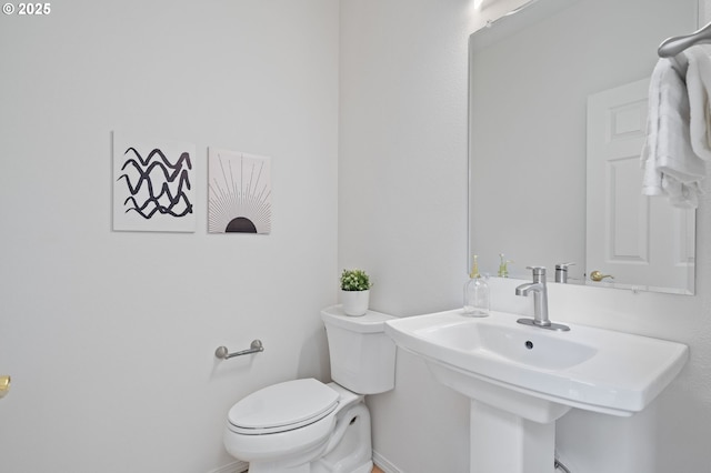 14067 Chatham Ct, Lake Oswego, OR 97035 - bathroom featuring a sink and toilet