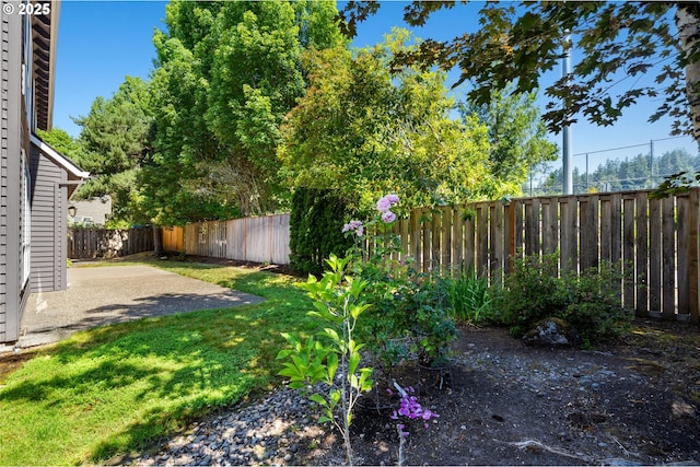 14067 Chatham Ct, Lake Oswego, OR 97035 - fenced backyard with a patio area