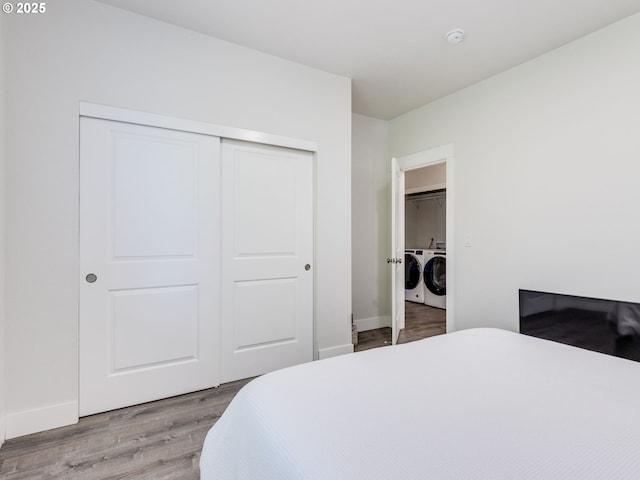 15807 SE Rainier Ave, Clackamas, OR 97015 - bedroom with independent washer and dryer, light wood finished floors, a closet, and baseboards